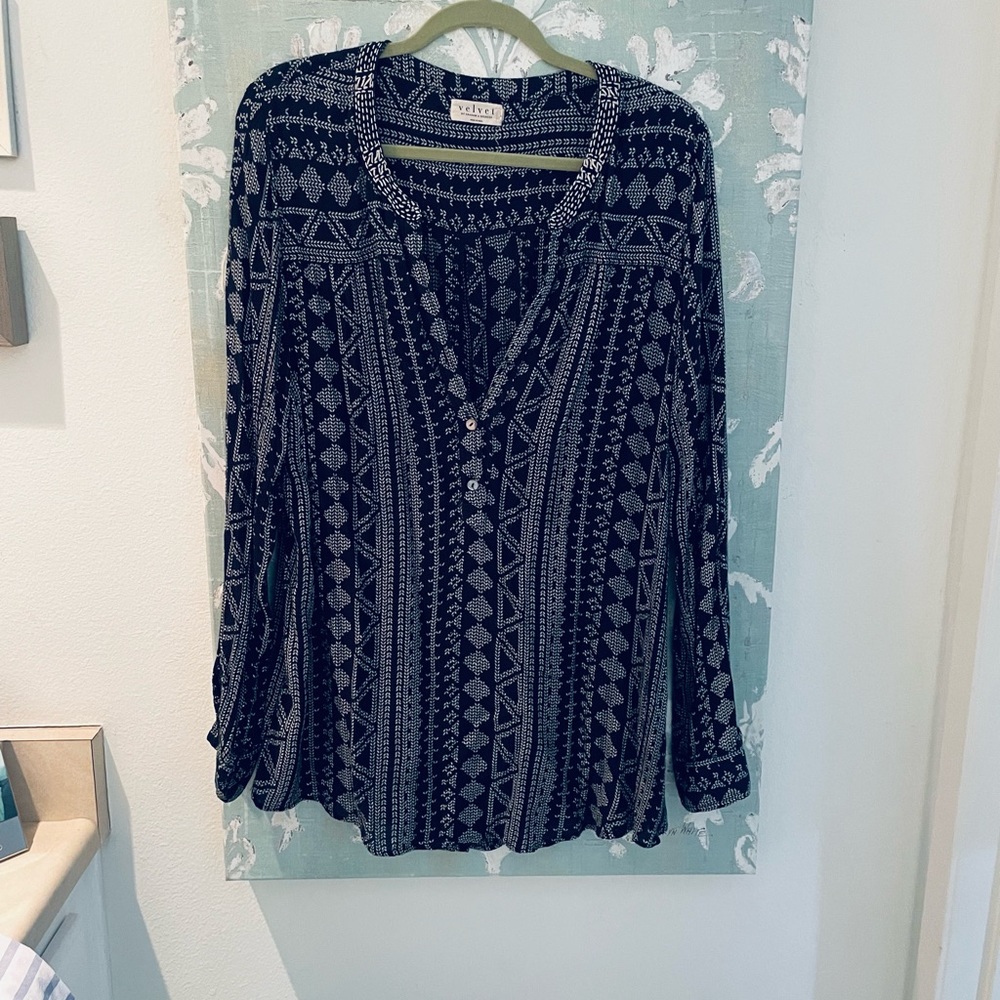 Velvet brand navy/white top
